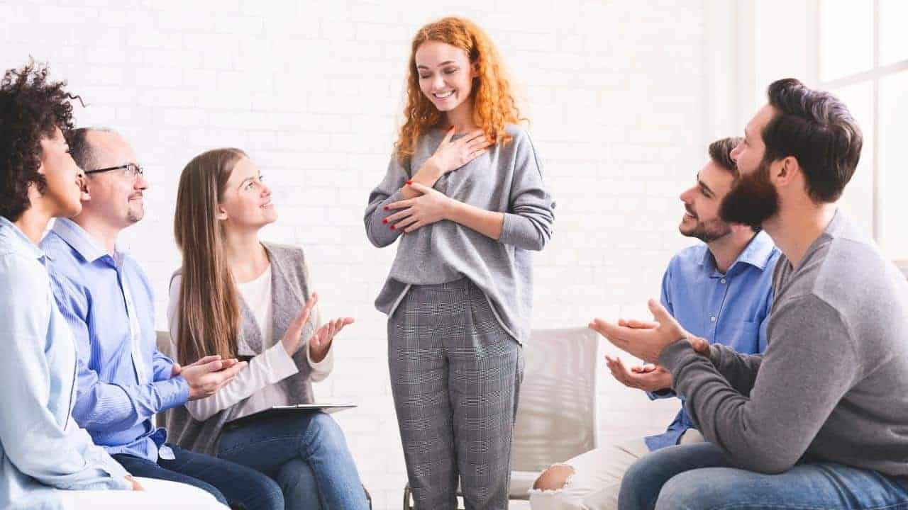 כיצד מוסדות גמילה מסמים באמת עוזרים למכורים?